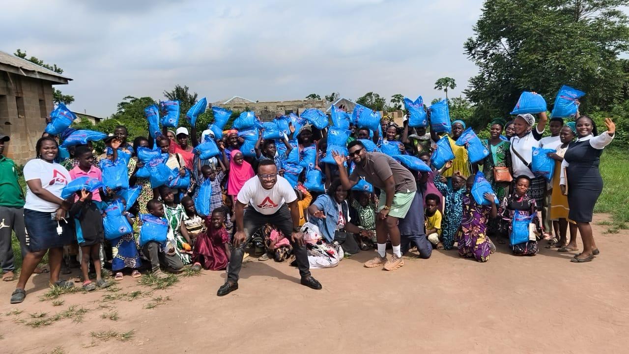 adesuwa donates malaria mosquito nets